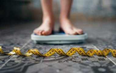 Психотерапевт перерахувала перші ознаки анорексії