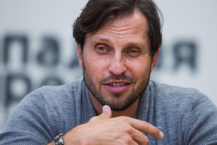 Ревва показал «новую жену»: «Увел у какого-нибудь олигарха?» 