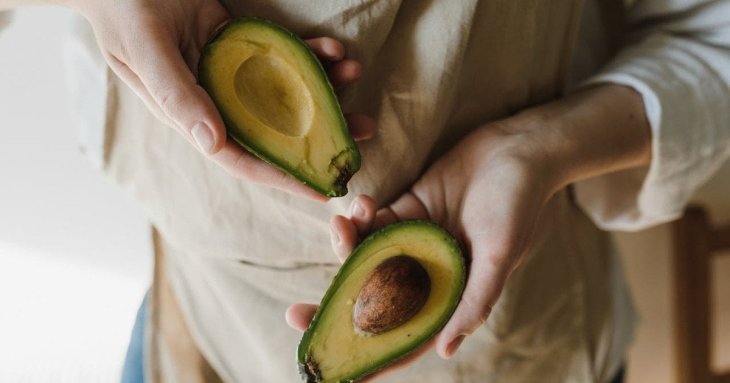 Здорові, але небезпечні для фігури: 7 продуктів, які легко переїсти