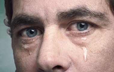 Мужчины тоже плачут: звёздные мужчины, не стесняющиеся своих слёз 