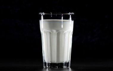 Помилка, яку роблять 99% людей: перевірте, в якому місці холодильника ви зберігаєте молоко