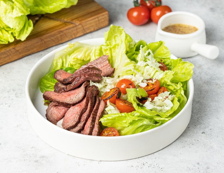 Салат с ростбифом. Пикантный салат для легкого перекуса