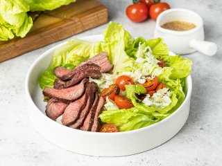 Салат с ростбифом. Пикантный салат для легкого перекуса