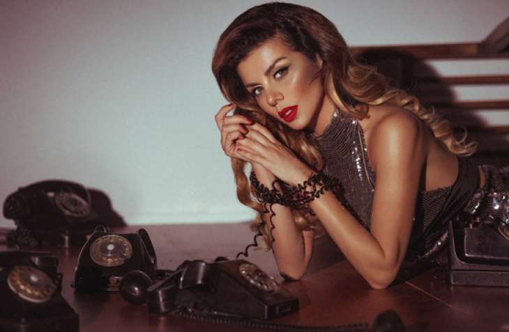 Анна Седокова поделилась нежным фото с цветами