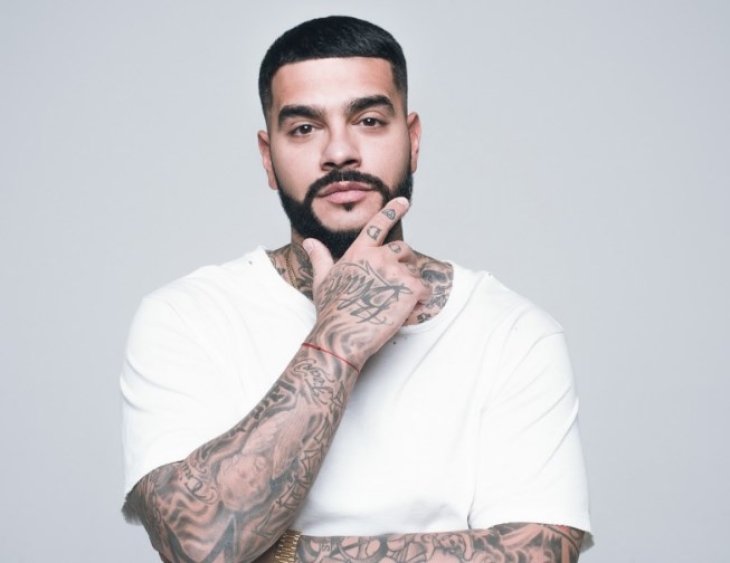 4-летняя дочь Тимати развивает навыки катания на серфе