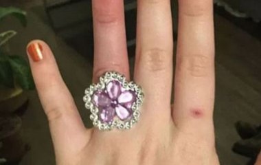 Девушка разыграла пользователей Сети кольцом, стоящим целое состояние (ФОТО)