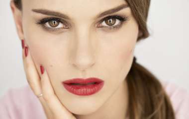 Натали Портман в рекламной кампании помады для губ Dior Rouge Ultra Rouge