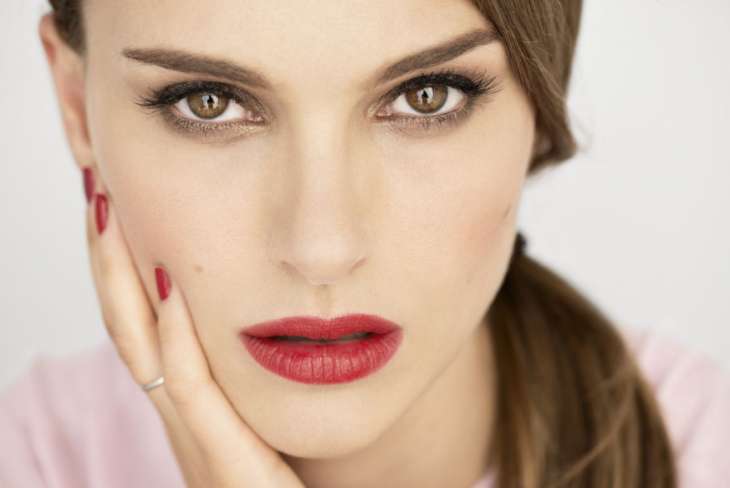 Натали Портман в рекламной кампании помады для губ Dior Rouge Ultra Rouge