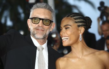 Венсан Кассель впервые вышел в свет с младшей на 30 лет девушкой-копией Тины Кунаки