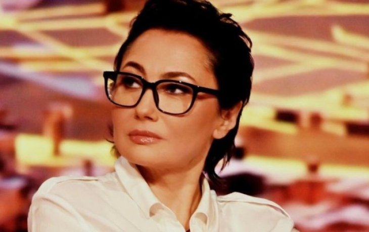 Елена Мозговая показала, какой беды натворил осколок вражеской ракеты возле ее дома