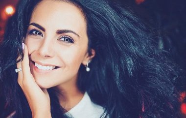 Настя Каменских похвасталась стройными ножками