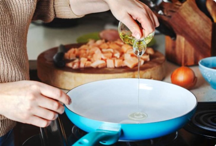 Портит вкус и полезные свойства: какие продукты нельзя жарить на растительном масле