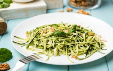 Быстрый рецепт освежающего салата из цуккини и укропа