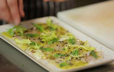 Карпаччо из сибаса с лаймом и красной смородиной