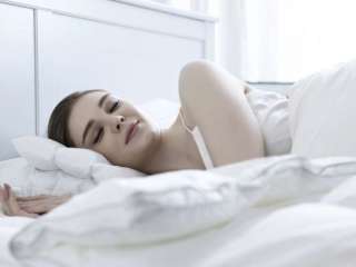 Вчені розповіли, чому люди годинами не можуть заснути