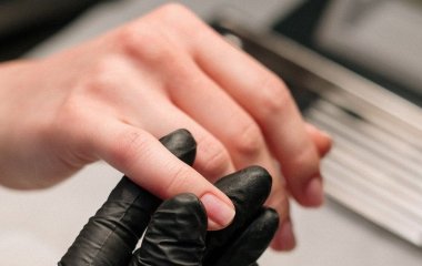 Найкраща довжина нігтів для жінок після 50 років: що радять майстри манікюру