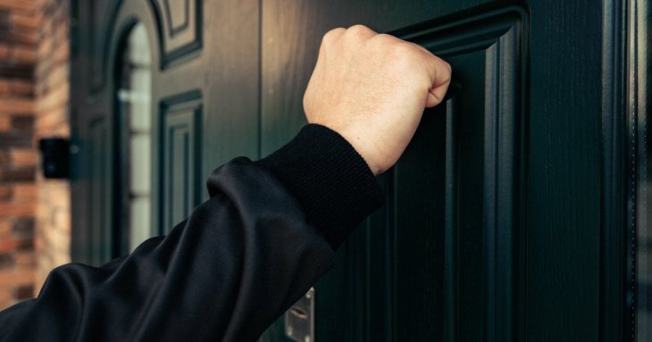 Чому почувся різкий стук — прикмета яку має знати кожен