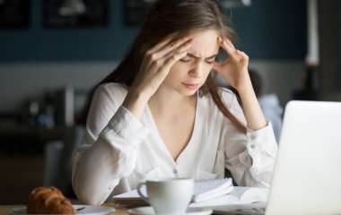 Чому вранці болить голова: найчастіші причини