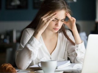 Чому вранці болить голова: найчастіші причини