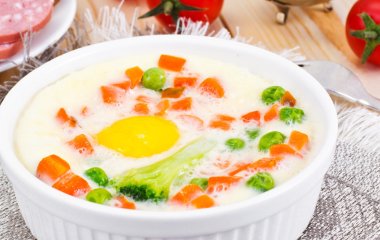 Страва французької кухні: як приготувати яйця в кокотницях