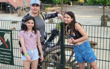 Счастливая Камалия восхитила фотографией с подросшими дочерьми-красавицами