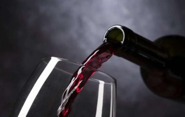 Медики выяснили, какое количество вина полезно пить для здоровья