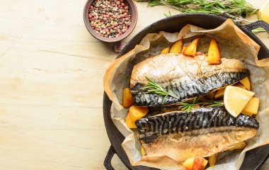 Рецепт скумбрии по-новому: как вкусно и быстро запечь популярную рыбу