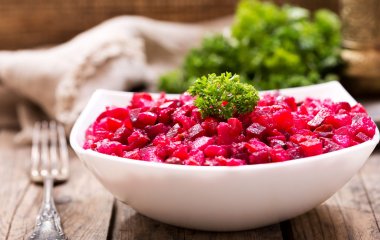 Простое и вкусное блюдо: рецепт винегрета с квашеной капустой