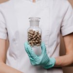 В какое время суток принимать витамины, чтобы они лучше усвоились: советы врача