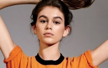 Кайя Гербер представила новую коллекцию бренда «Chanel»