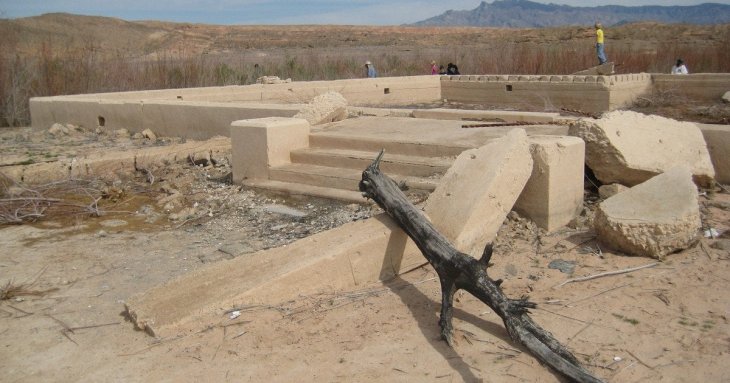 Затоплене місто-привид знову з’явилося з-під води: що відкрило падіння рівня озера