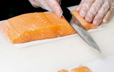 Одна помилка під час купівлі замороженої риби може коштувати здоров’я: що перевірити