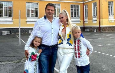 Екатерина Бужинская восхитила кадрами, как с мужем и двойняшками проводит время в Болгарии