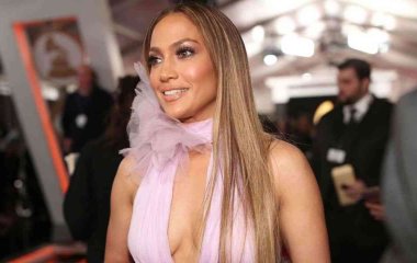 Дженнифер Лопес примерила роскошное свадебное платье