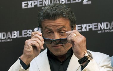 Сталлоне повеселил фанов прогулкой с необычным питомцем: 