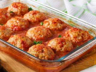 Фрикадельки в изысканном соусе с медом и чесноком