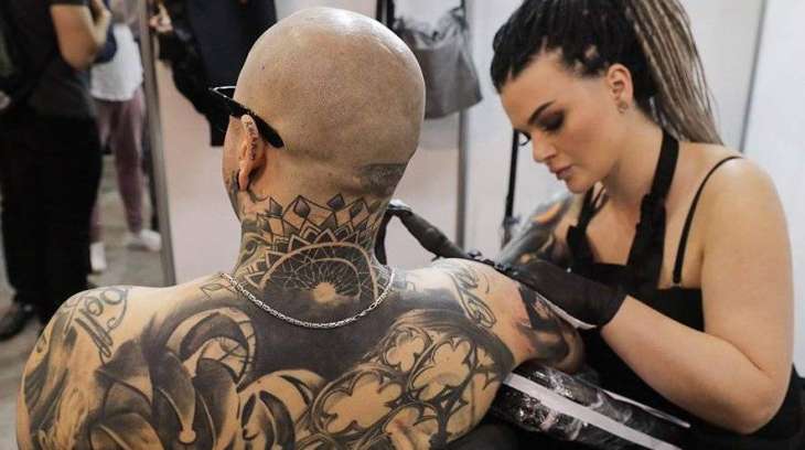 Ученые рассказали о негативном влиянии татуировок на потоотделение