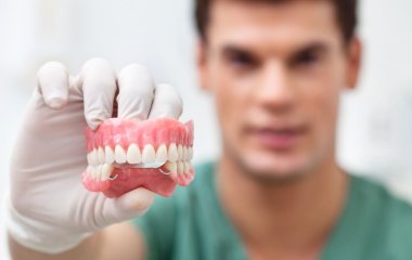 Медики объяснили, как быстро успокоить зубную боль