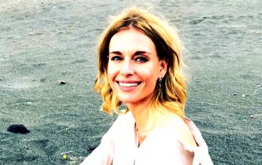 Любовь Толкалина удивила пикантным снимком в купальнике
