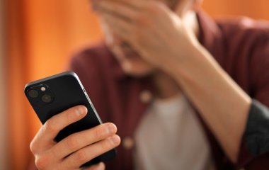 Чоловіка засудили за підпис ексдружини у телефоні: як він зберіг контакт