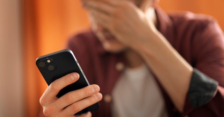 Чоловіка засудили за підпис ексдружини у телефоні: як він зберіг контакт