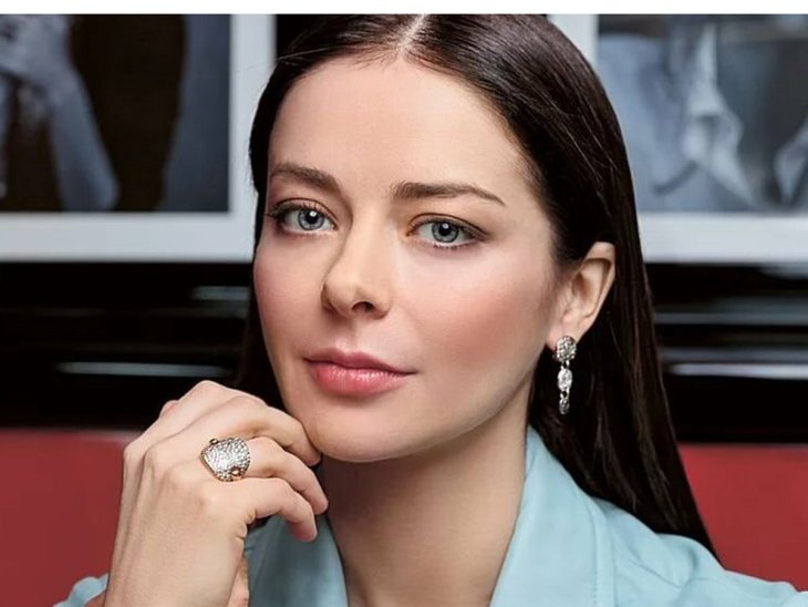 Марина Александрова очаровала своим видом на красной дорожке