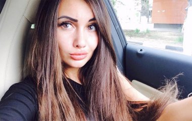 Киру Майер задержали за неудачный пранк с оголением груди