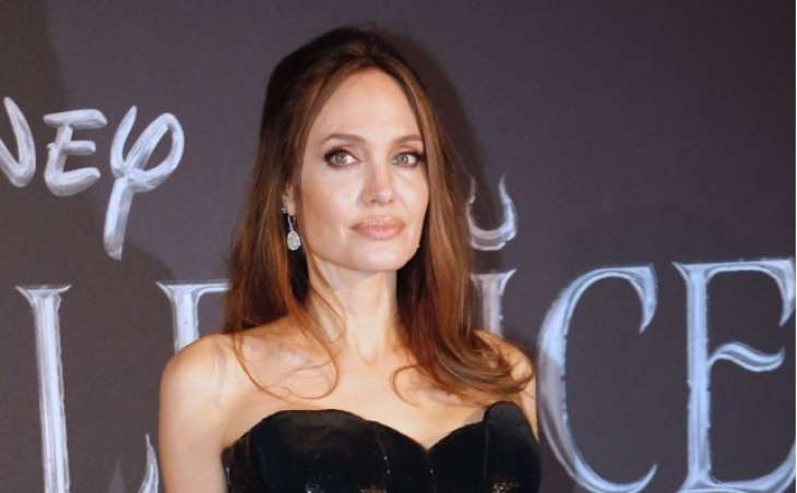 Анджелина Джоли впервые рассказала о параличе, который у нее появился после развода с Брэдом Питтом