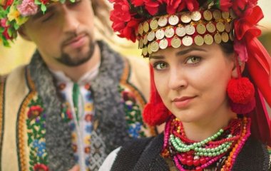 Як правильно одягати, надівати чи надягати - говоримо українською правильно