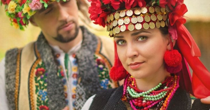 Як правильно одягати, надівати чи надягати - говоримо українською правильно