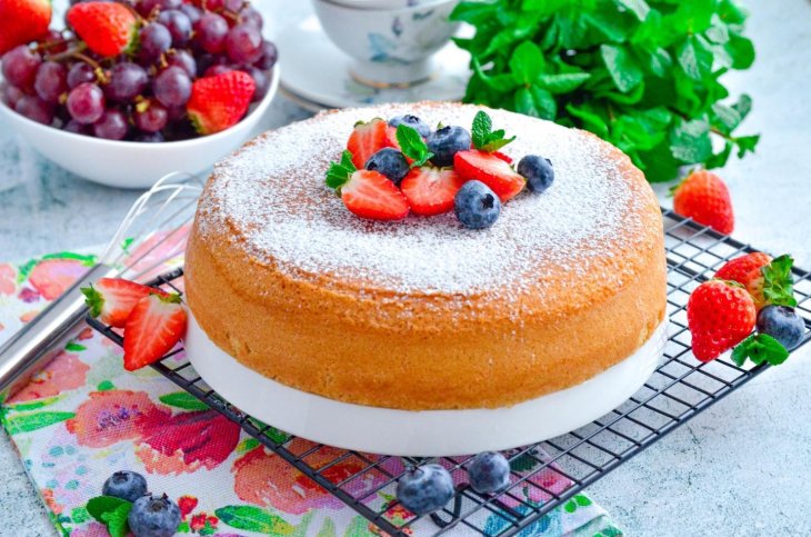 Вкусный и пышный бисквит: как приготовить лакомство в мультиварке