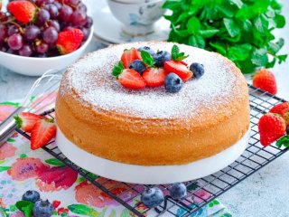 Вкусный и пышный бисквит: как приготовить лакомство в мультиварке