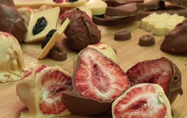 Клубника в шоколаде: как приготовить невероятно красивый десерт