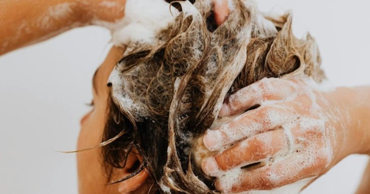 Чим помити голову, щоб волосся залишалося чистим до 7 днів: дієві методи наших бабусь